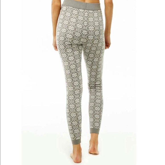 Fun Snowflake Christmas Legging - NWT - Picture 3 of 6